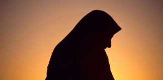 Cennet Annelerin Ayakları Altındadır